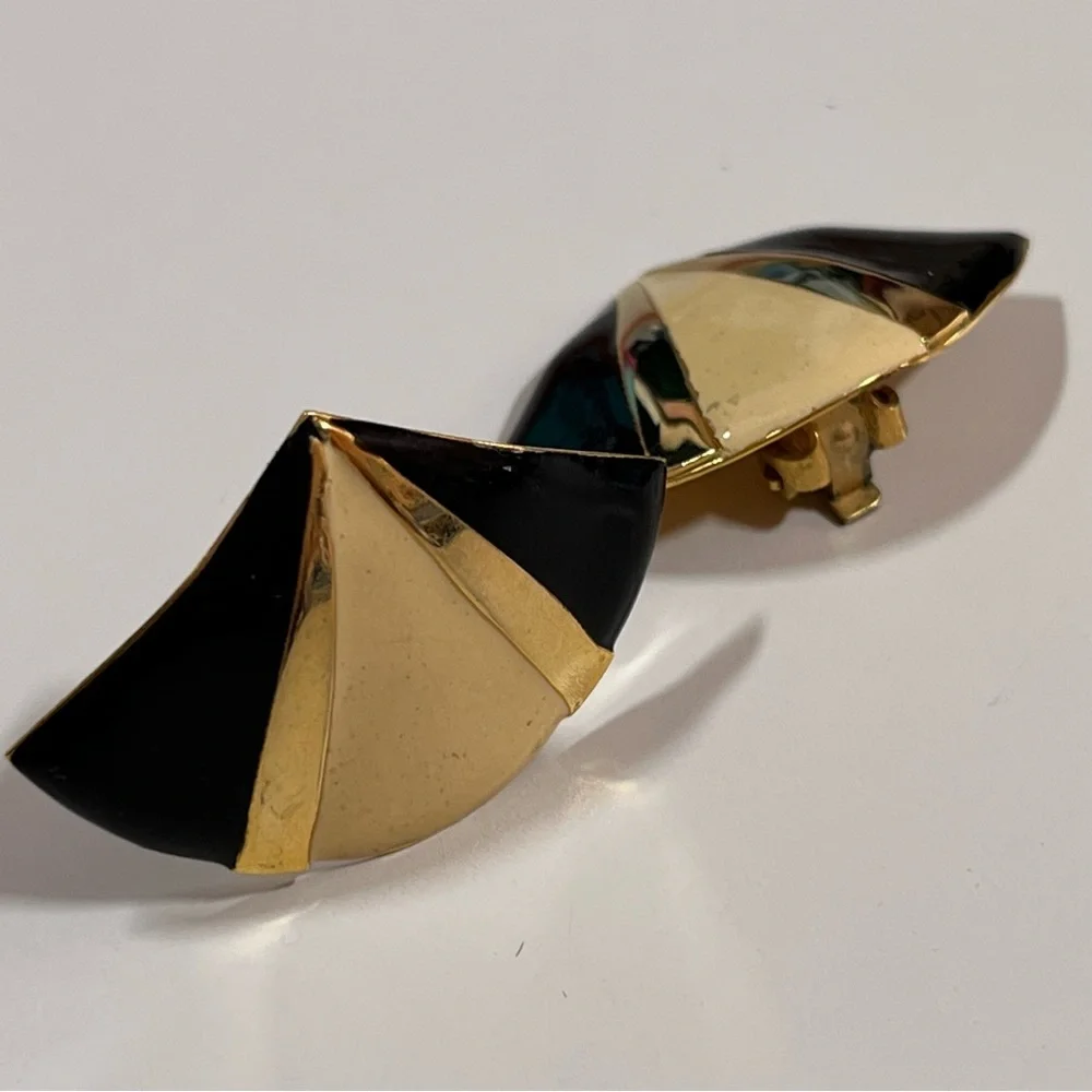 Vintage 80 90 Deco Black Cream Enamel Gold Fan Clip Earrings Retro - Picture 5 of 13